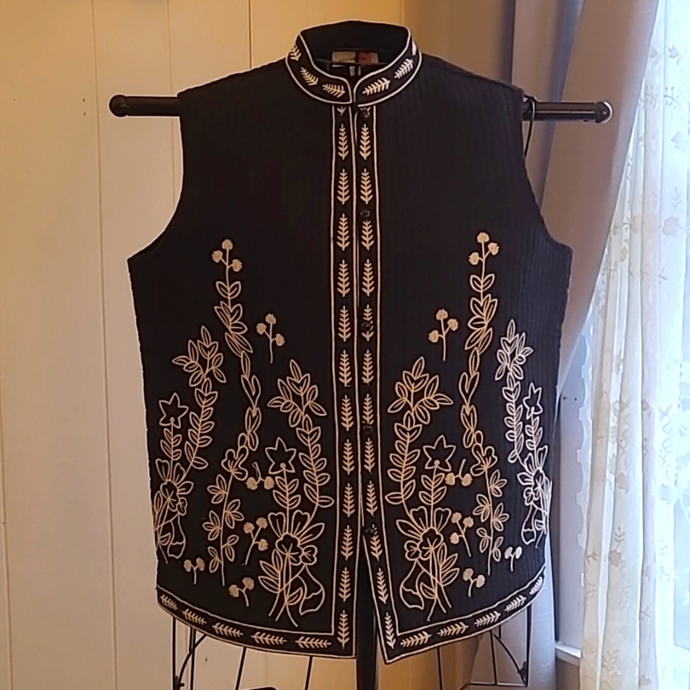 ADORABELLE Size Large Black Embroidered Vest